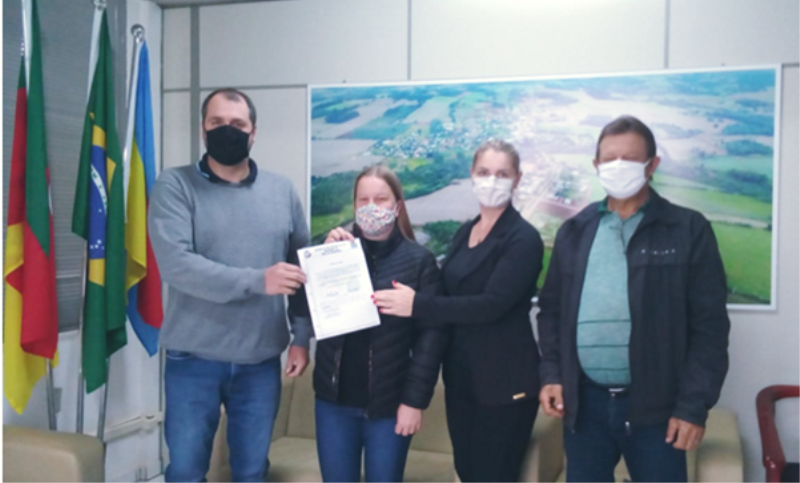 JUCÉLIA HOSSA UGGERI É EMPOSSADA COMO A NOVA SERVENTE DO MUNICÍPIO